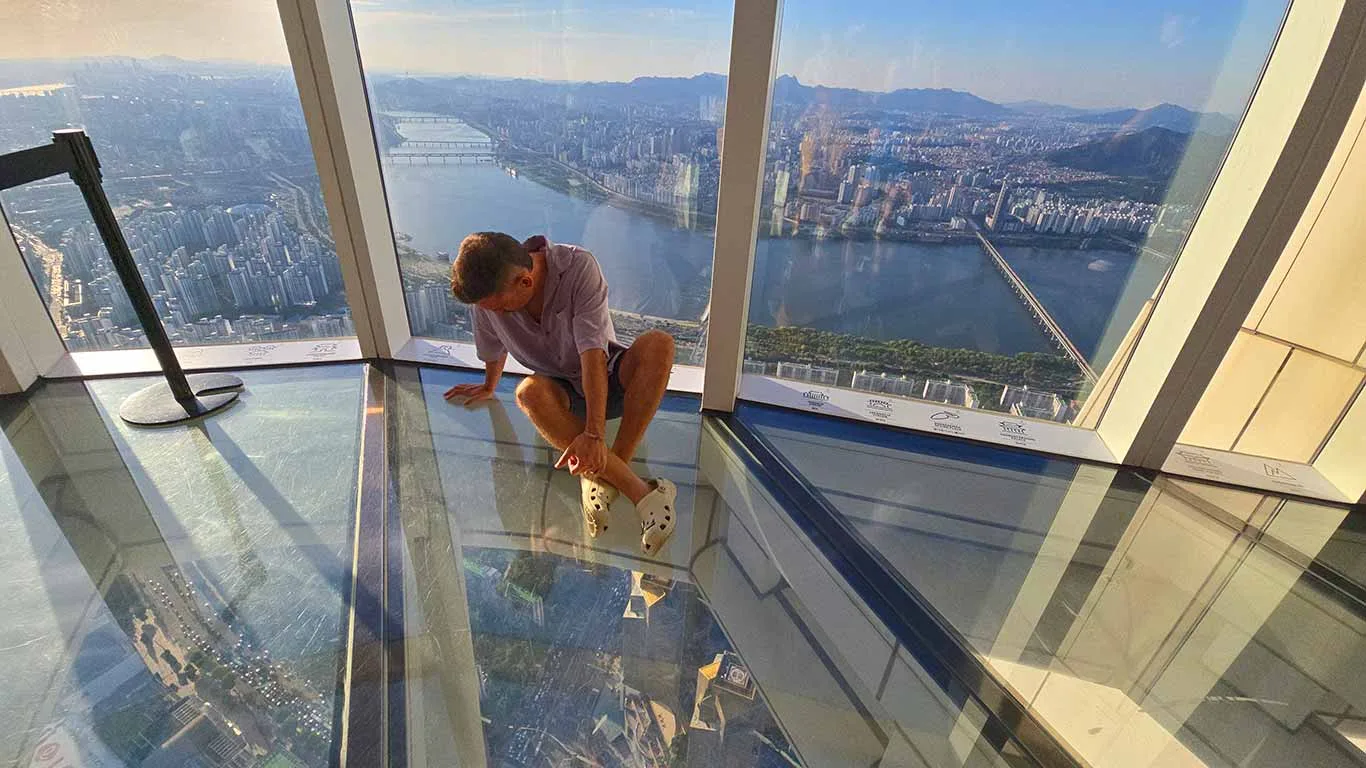 Mirador con suelo de cristal