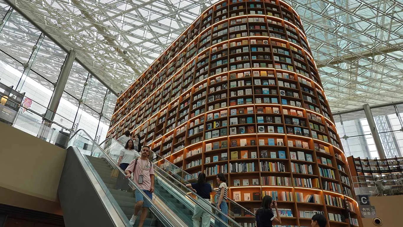 Interior librería Starfield de Seúl