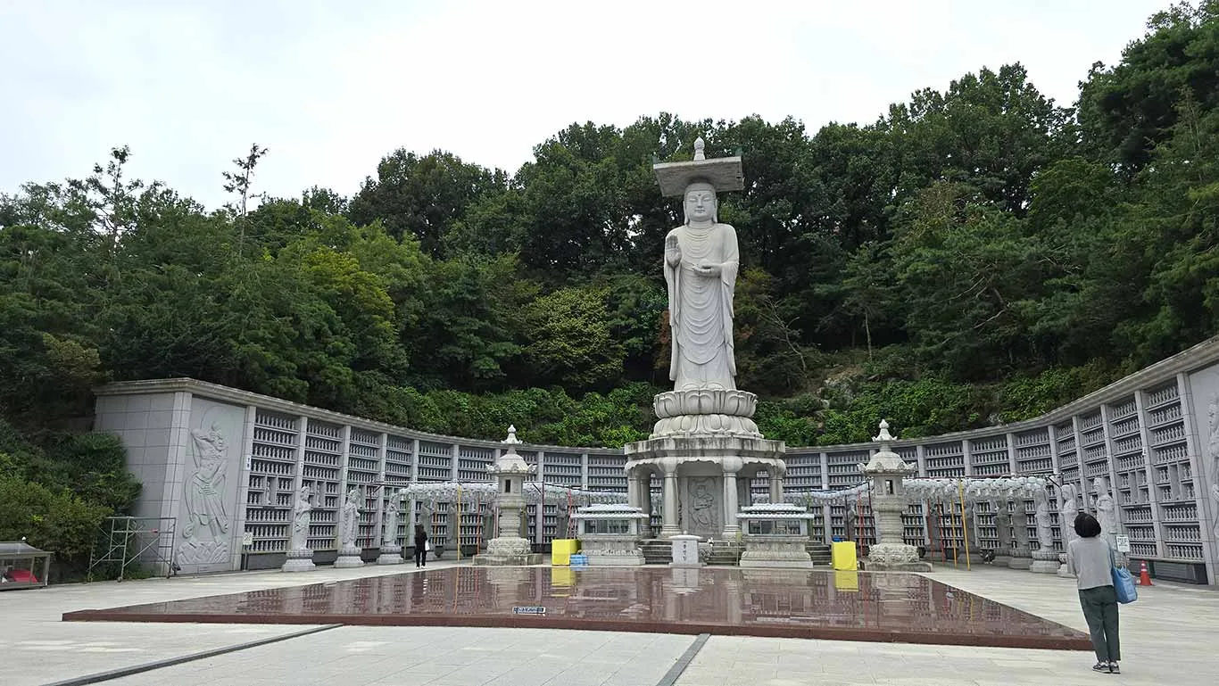 Buda en el templo Bongeunsa