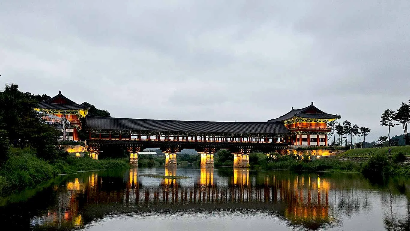 Puente de Gyeongju al atardecer