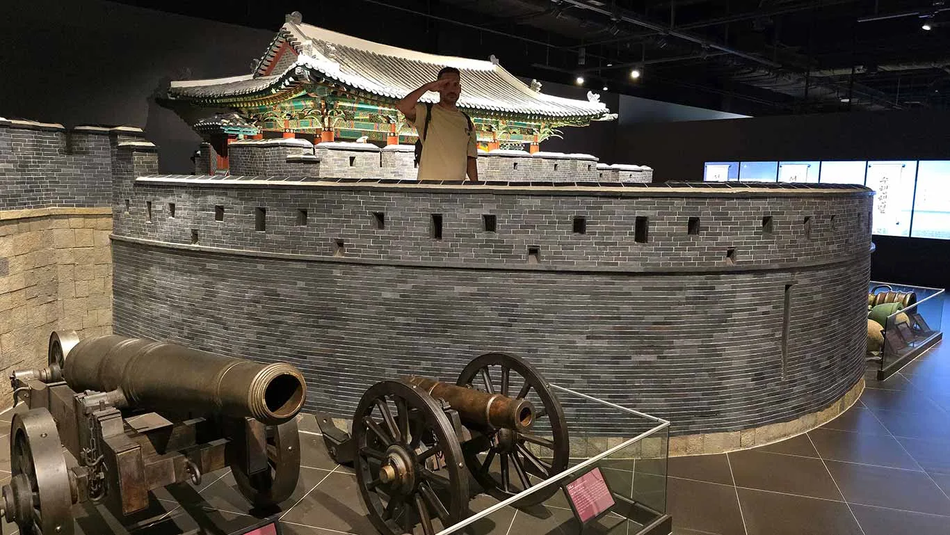 Interior del museo de la guerra