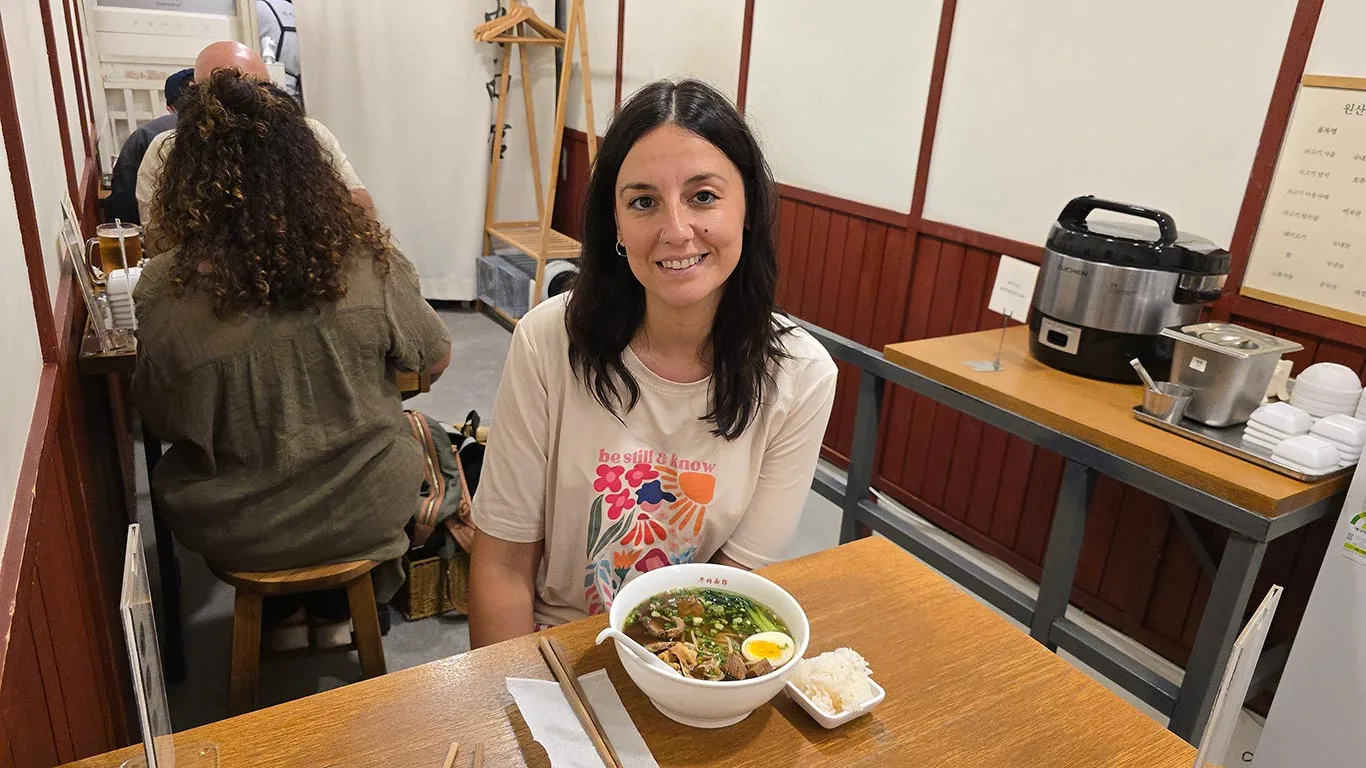 Comiendo beef Noodle Special