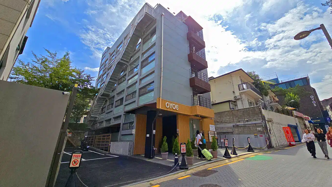 Exterior de nuestro hostel en Seúl