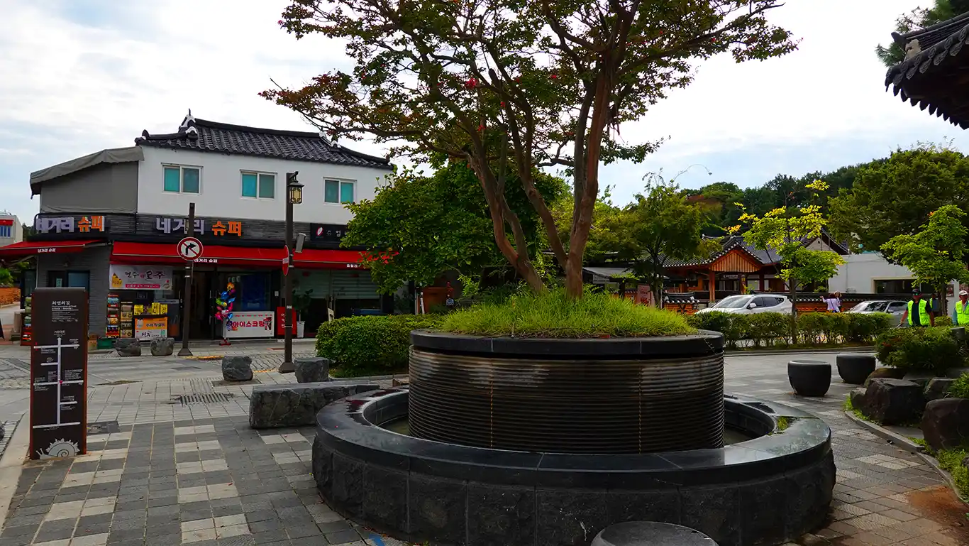 calle principal de la aldea